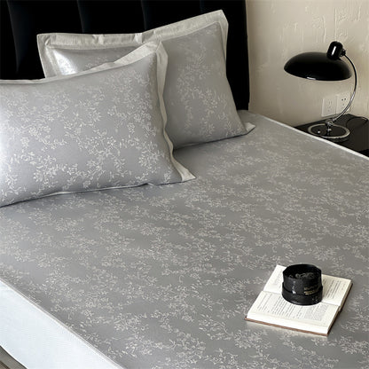 Fein gewebtes Satin-Spannbetttuch mit floralem Jacquardrelief und verstärktem Rundumgummi