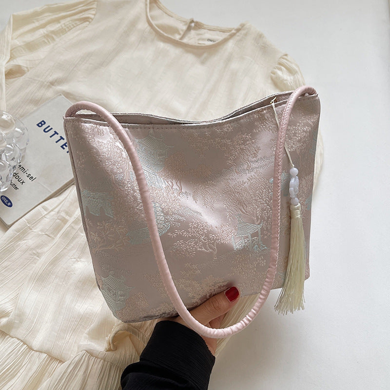 Elegante Satin Schultertasche