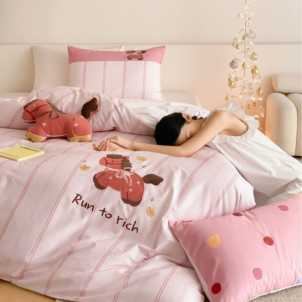 Kinder-Bettwäschegarnitur mit gestreiftem Design und appliziertem Pferde‑Motiv