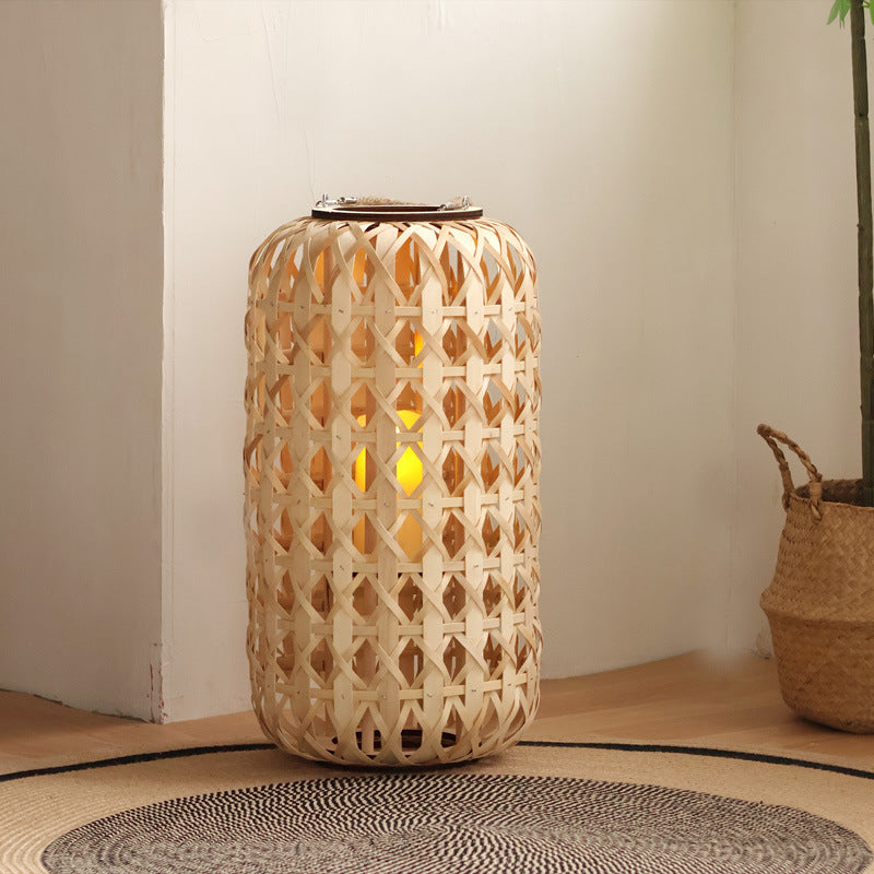 Elegante Laterne aus handgewebtem Naturmaterial Brehn