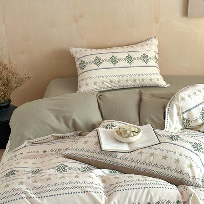 Bedwäsche-Set aus bedruckter Baumwolle mit folkloristisch inspiriertem Jacquard-Muster