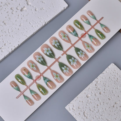 Elegante Press-On Nägel mit Blumenmotiv Brehn