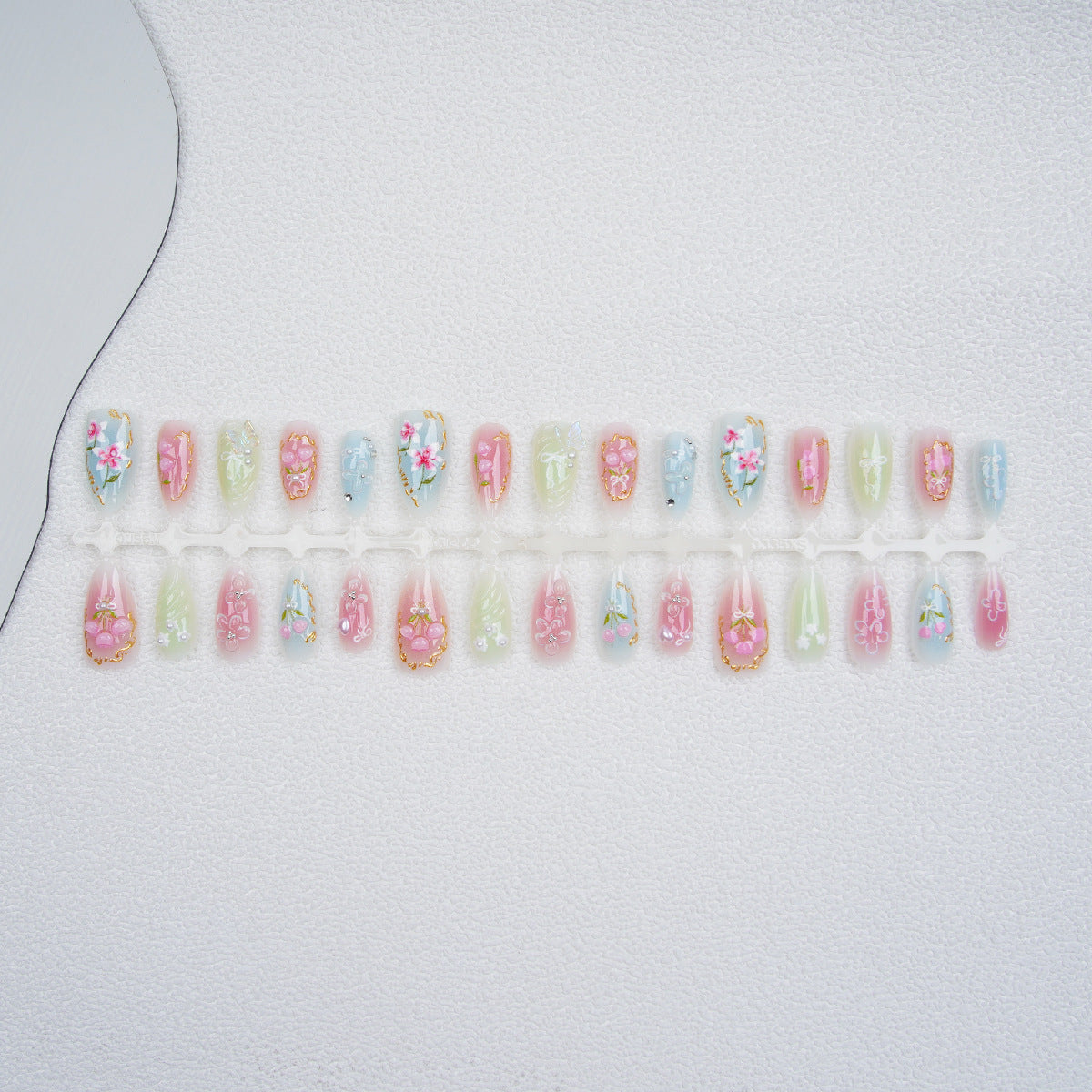 Kunstvolle Nagelsets Brehn