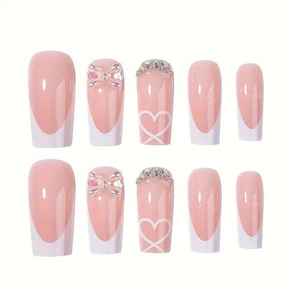 Kunstnagelset mit eleganten Schmetterlingsakzenten und Strass Brehn