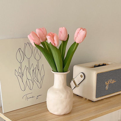 Realistische dekorative Tulpenblumenarrangement