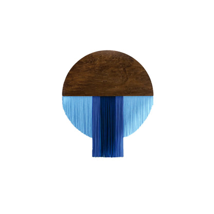 Wandbehang aus gefärbtem Garn und Holz