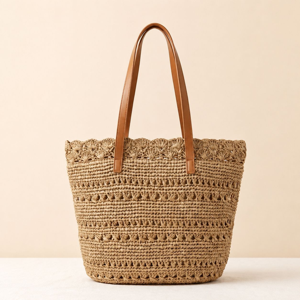 Strandtasche mit Handgefertigtem Häkelmuster und Ledergriffen Brehn