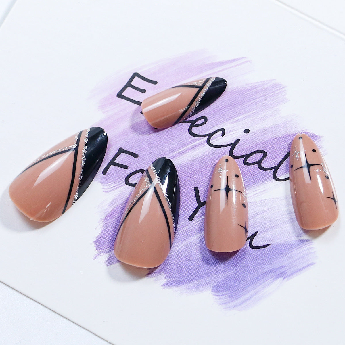 Elegante Press-On Nagelkunst Design Brehn