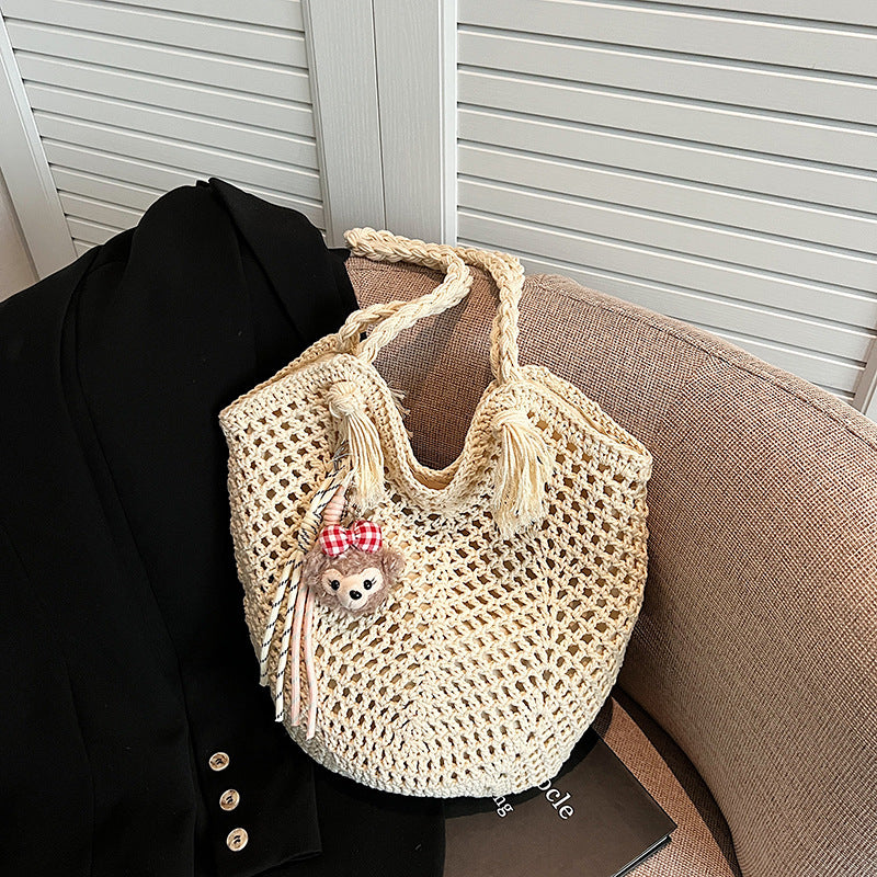 Geflochtene Strohtasche für den Strand