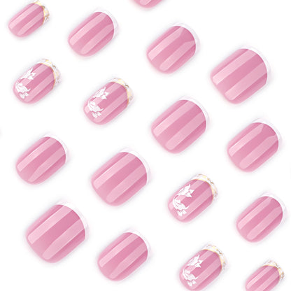 Kunstvolle Nagelkunst mit elegantem French-Tip und floralen Akzenten Brehn