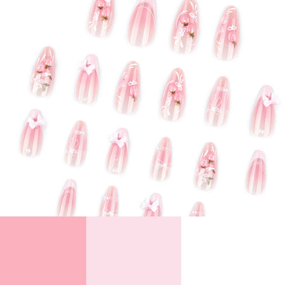 Kunstvolle Nagelverlängerungen mit floralem Design Brehn