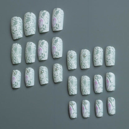 Aufwendige Blumen-Spitzen-Nagelkunst