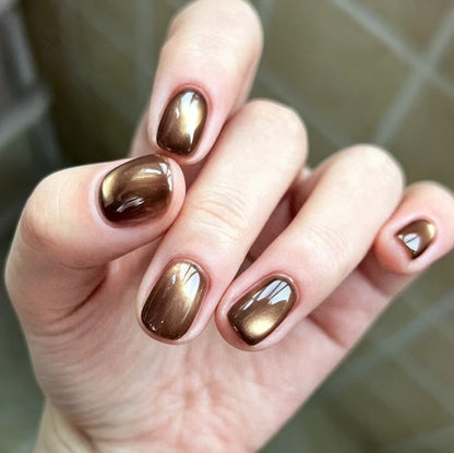 Glänzende Gel-Nagelverlängerungen