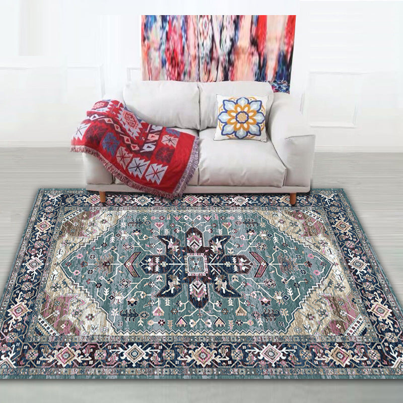 Dekorativer orientalisch inspirierter Teppich