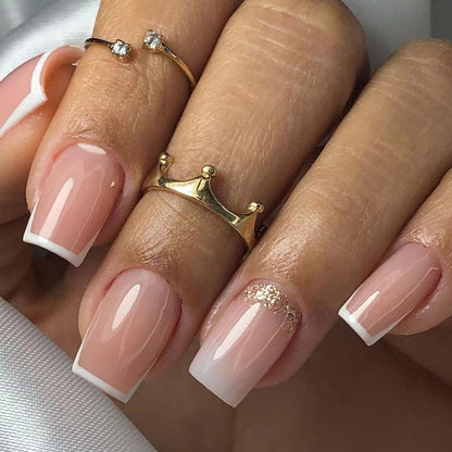 Kunstvolle Nagelverlängerungen mit französischem Design Brehn