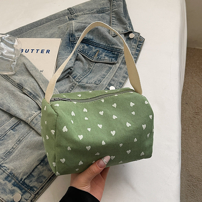 Hübsche Handtasche mit Herzmuster