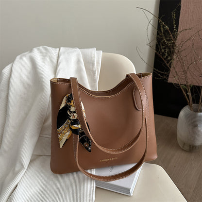Elegante Strukturierte Tote-Handtasche mit Dekorativem Schal