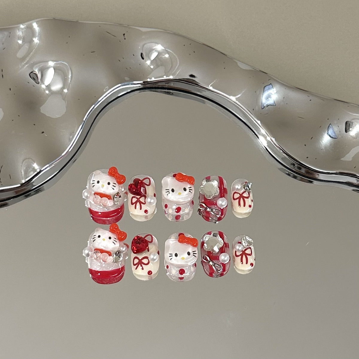 Verspieltes Hello Kitty-Themen Press-On Nagelkunst Set