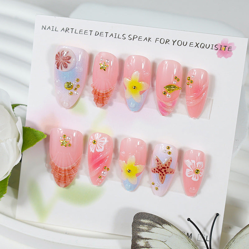 Kunstnagelset mit maritimen Designs und glitzernden Akzenten Brehn