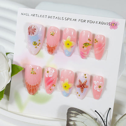 Kunstnagelset mit maritimen Designs und glitzernden Akzenten Brehn