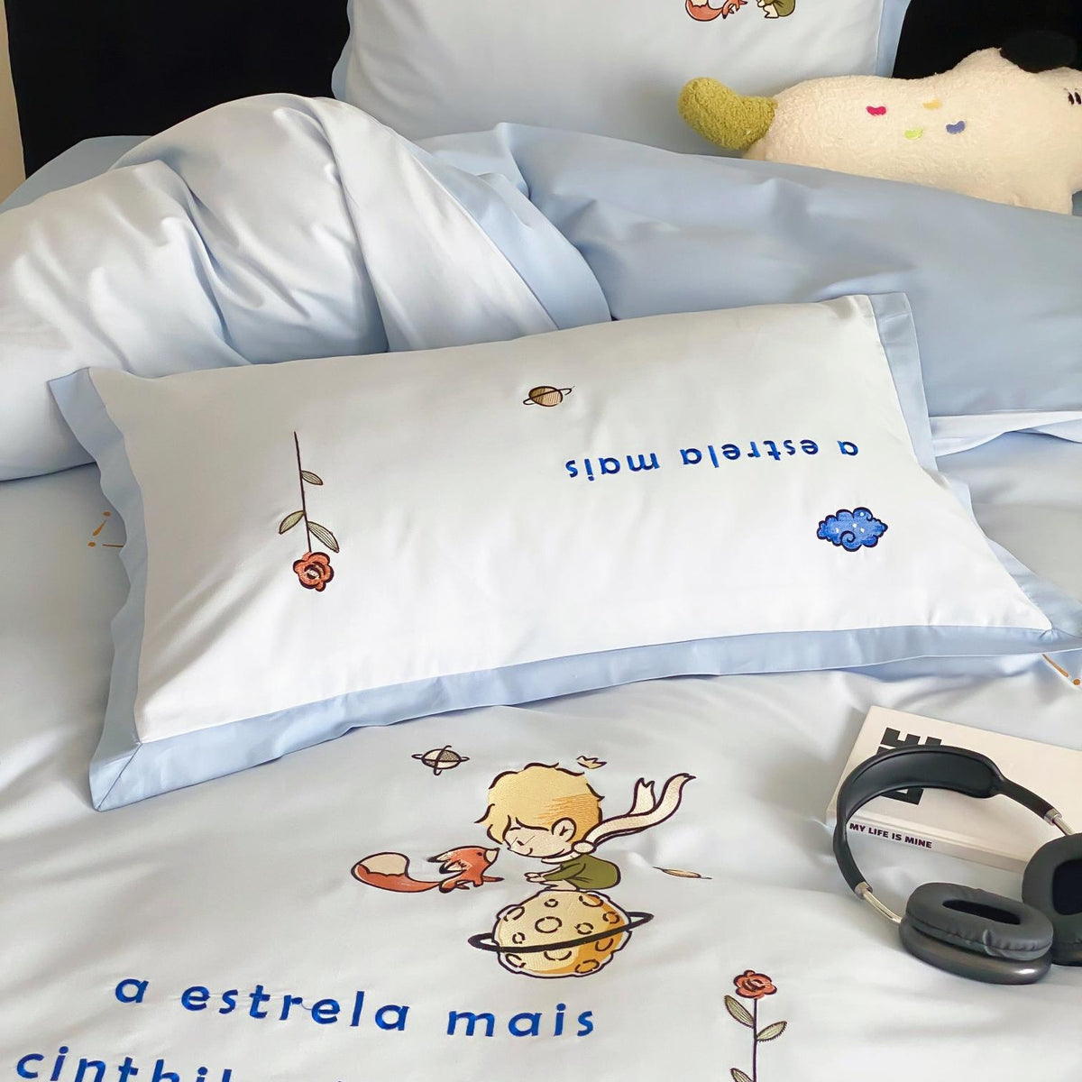 Kinder-Bettwäsche-Set aus Baumwollsatin mit liebevollen Illustrationen und weichen Kissenbezügen