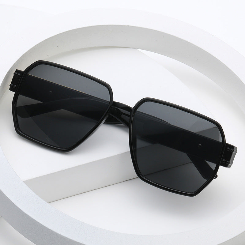 Damen moderne Oversized-Sonnenbrille mit asymmetrischem Rahmen Brehn