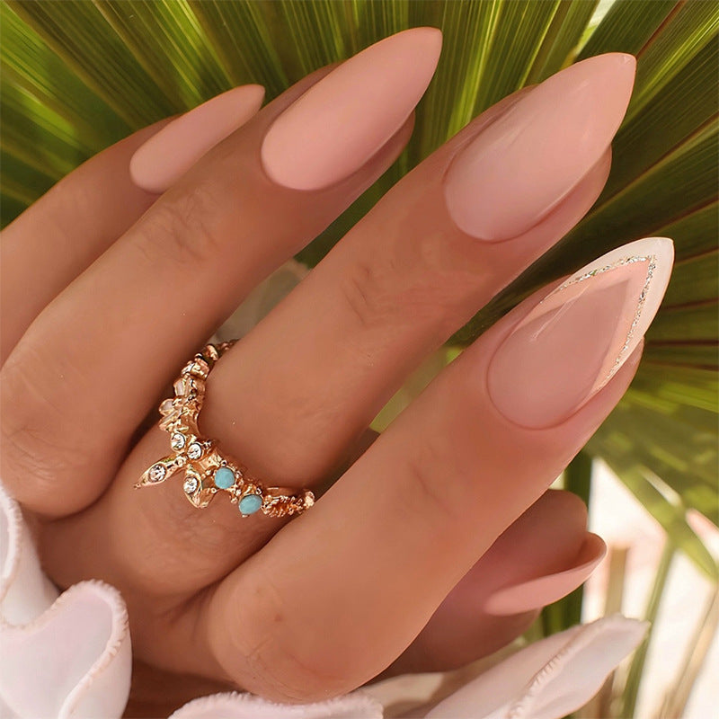 Elegantes Stiletto Press-On Nagelset mit strahlenden Edelstein-Akzenten Brehn