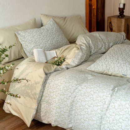 Duvetbezug-Garnitur aus Baumwoll‑Renforcé mit feinem Toile‑Blumenmuster und extraweichem Jersey‑Spannbettlaken