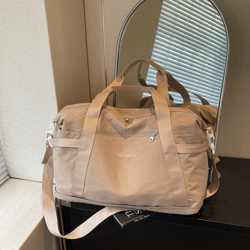 Sportliche Reisetasche Mit Vielseitigen Aufbewahrungsmöglichkeiten Brehn