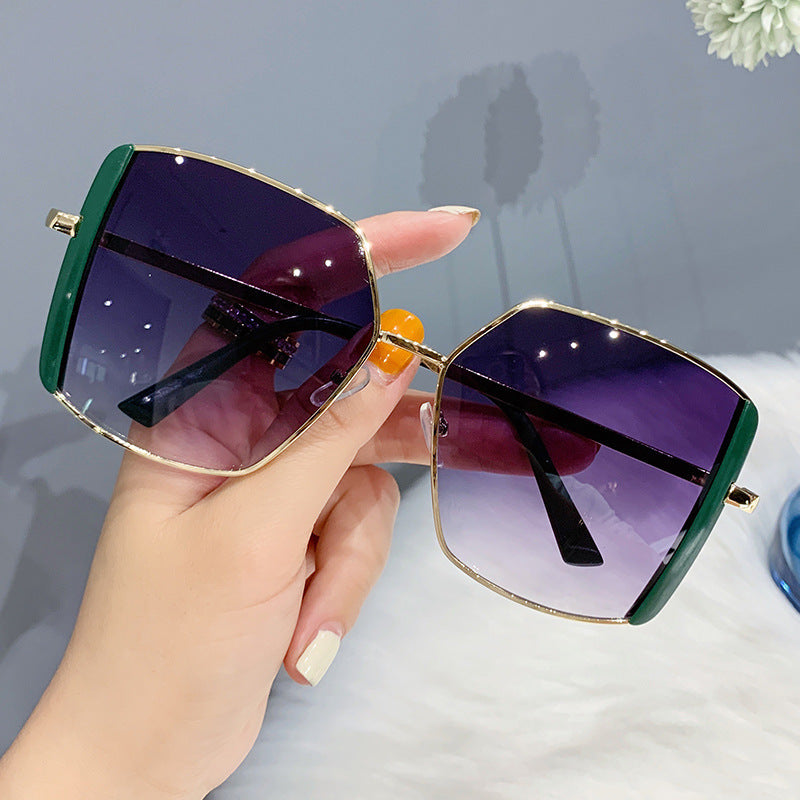 Damen oversized Sonnenbrille mit glamourösem Rahmen Brehn