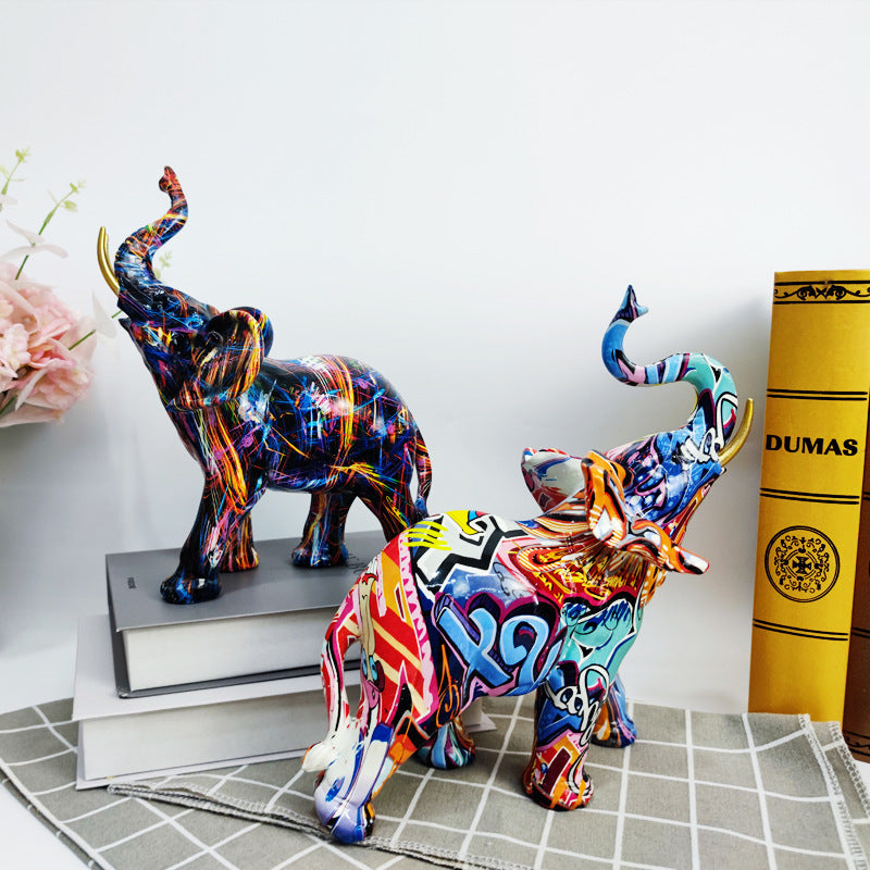 Kreative Elefantenfigur mit farbenfrohem Design Brehn