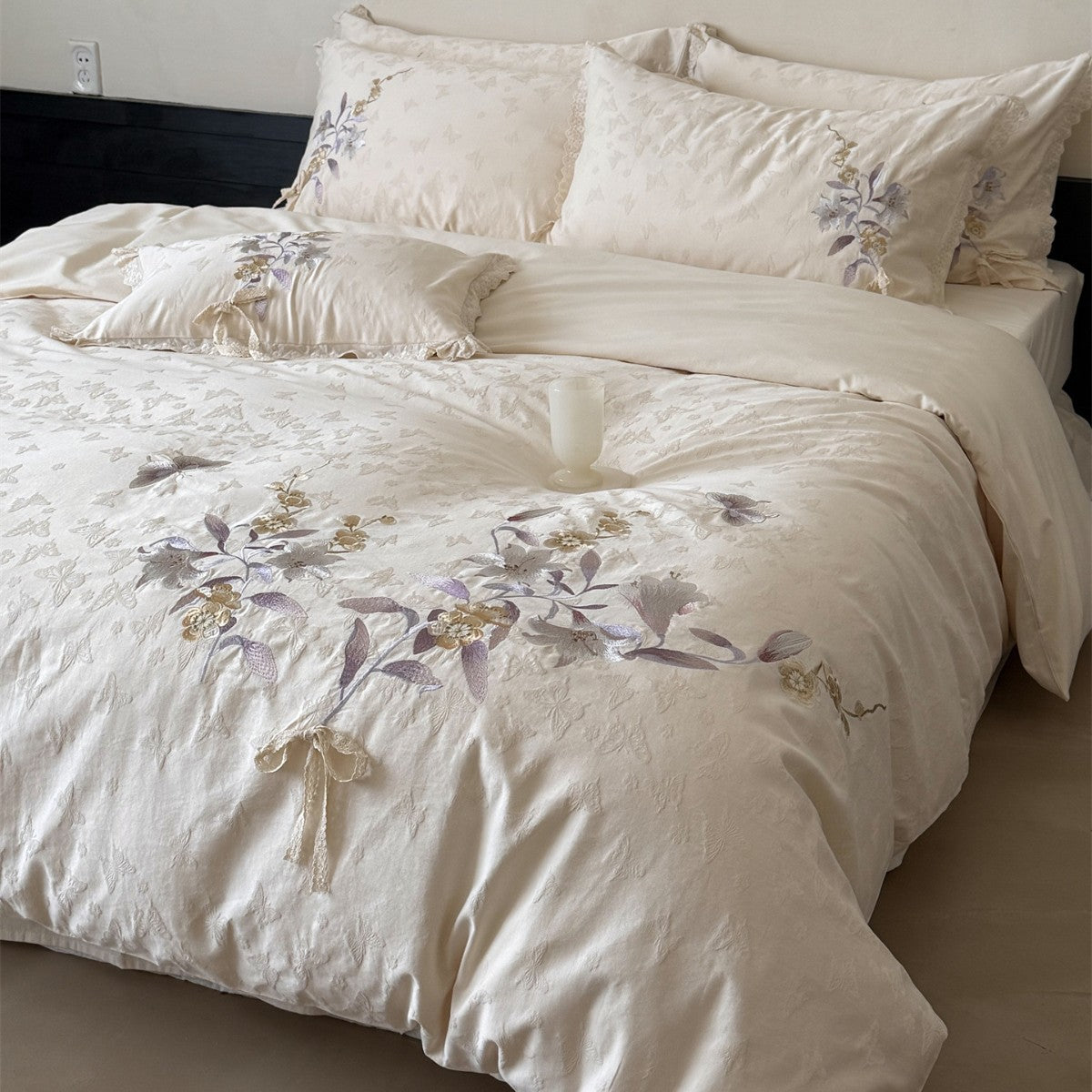 Vintage Floral Jacquard Baumwollsatin Bettbezug Set mit handgestickter Applikation & Spitzenrand