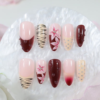 Kunstnagelset mit floralen und tierischen Designs Brehn
