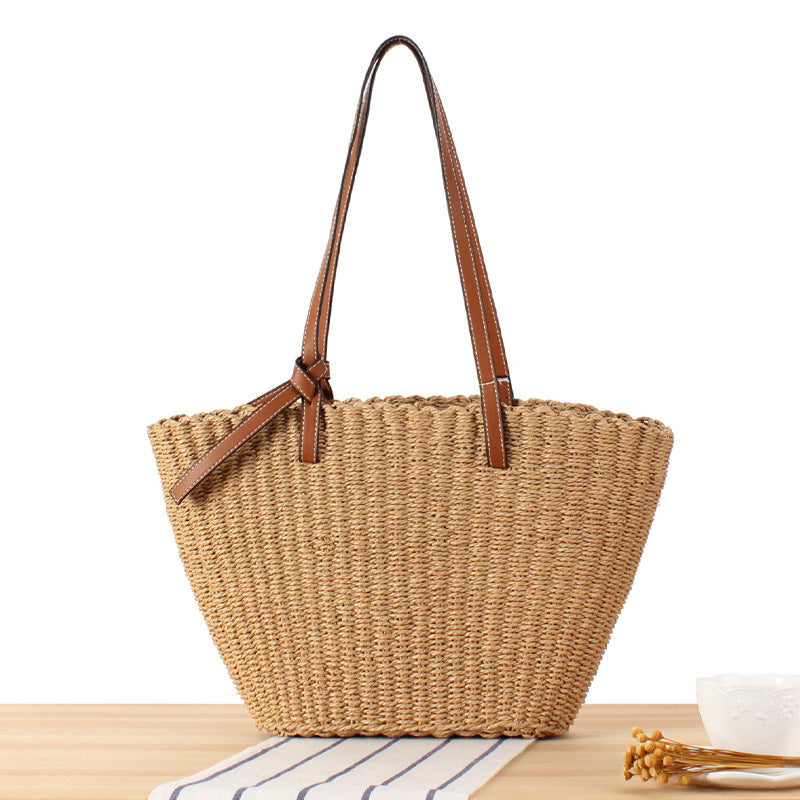 Strandtasche Aus Handgewebtem Naturmaterial mit Robusten Lederriemen Brehn
