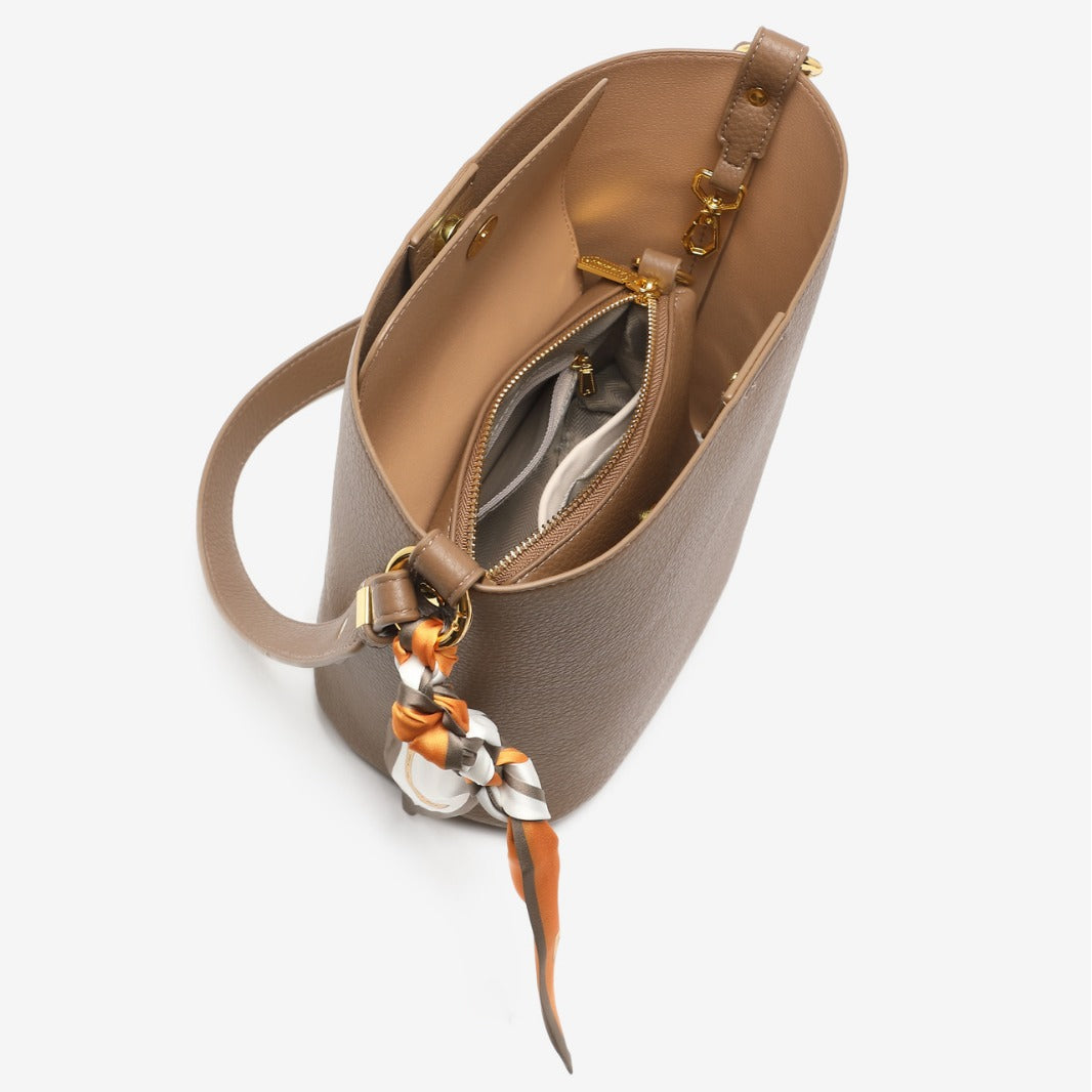 Texturierte Leder-Eimer-Tasche Brehn