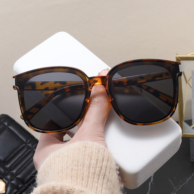 Damen stylische Sonnenbrille mit modischem Design Brehn