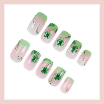 Kunstnagelset mit festlichen Glitzer- und Kleeblatt-Motiven Brehn