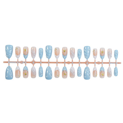 Kunstnagelset mit filigranem Design und eleganten Akzenten Brehn