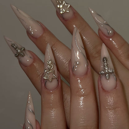 Stiletto AcrylNagelkunstverlängerungen mit dekorativen Akzenten Brehn