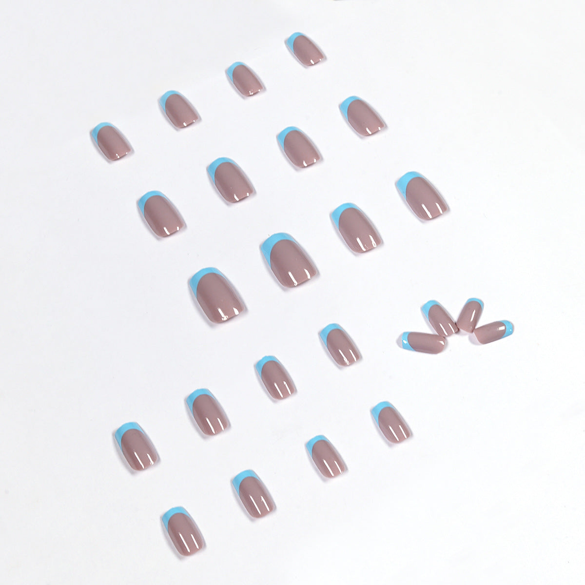 Künstliche Nägel mit kreativem French-Tip Design Brehn