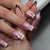 Dekorative Presse-Nagelkunst mit Schleifendetails Brehn