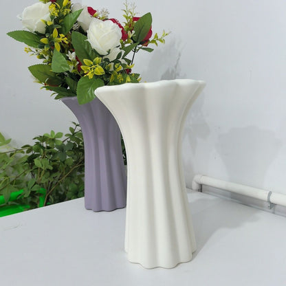 Skulptierte dekorative Blumenvase Brehn