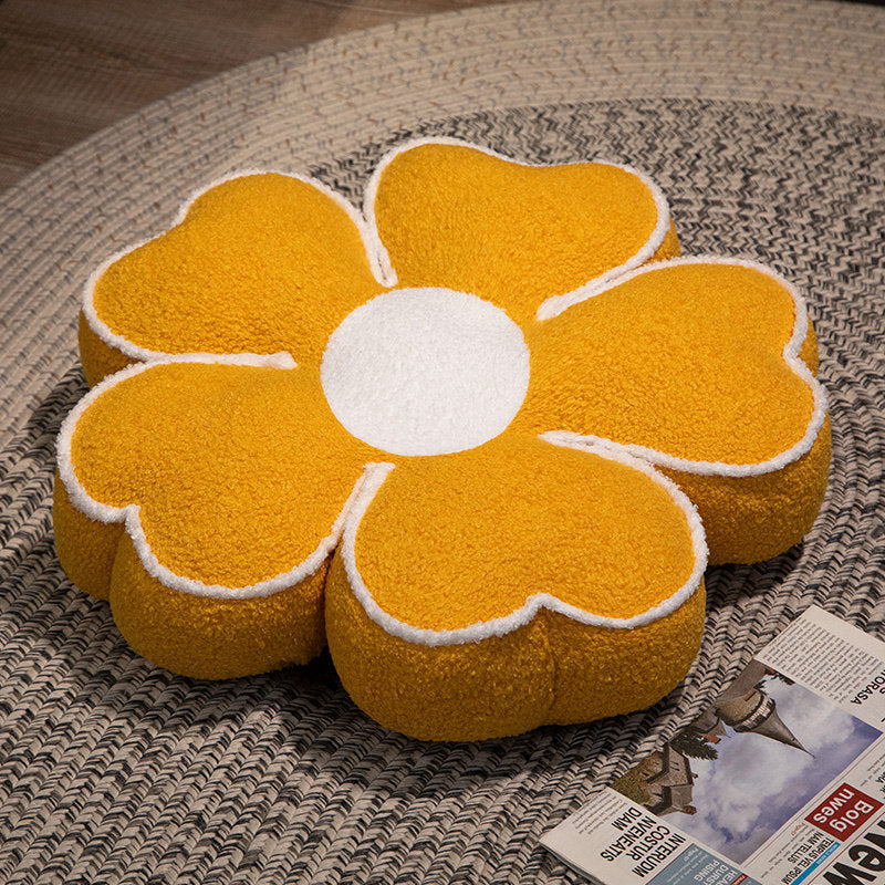 Gepolstertes Sitzkissen in Blumenform mit Kunstleder‑Mittelstück und flauschiger Randpolsterung