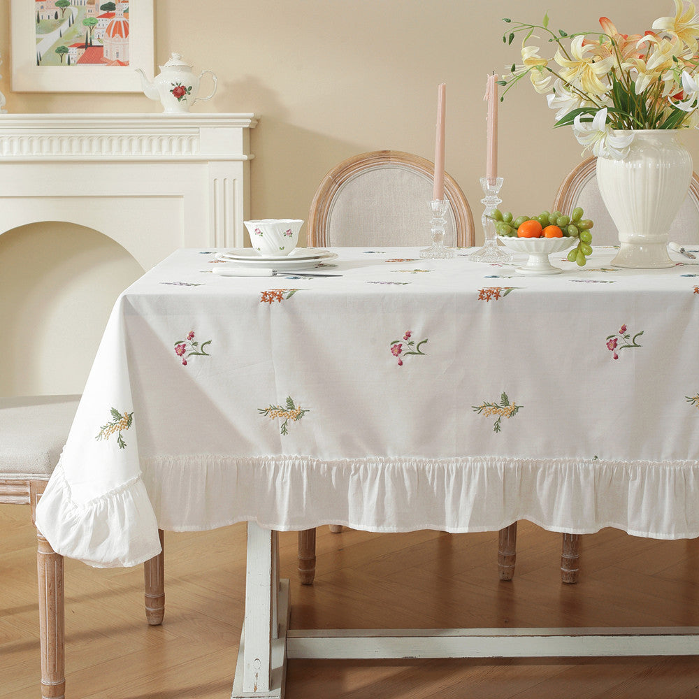 Bestickte Blumen-Tischdecke