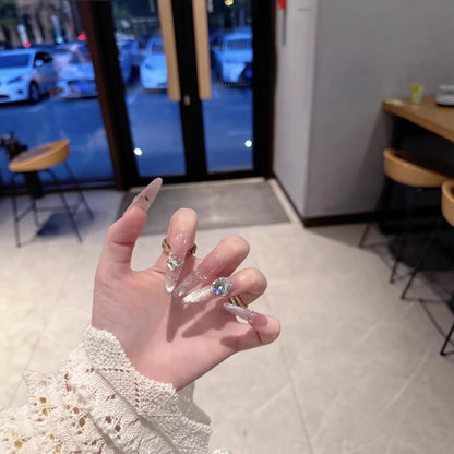 Glamouröse dekorative Press-On-Nagelverlängerungen