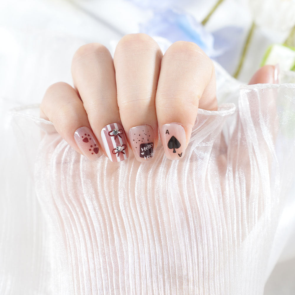 Verspielt thematisiertes Press-On Nagelset Brehn