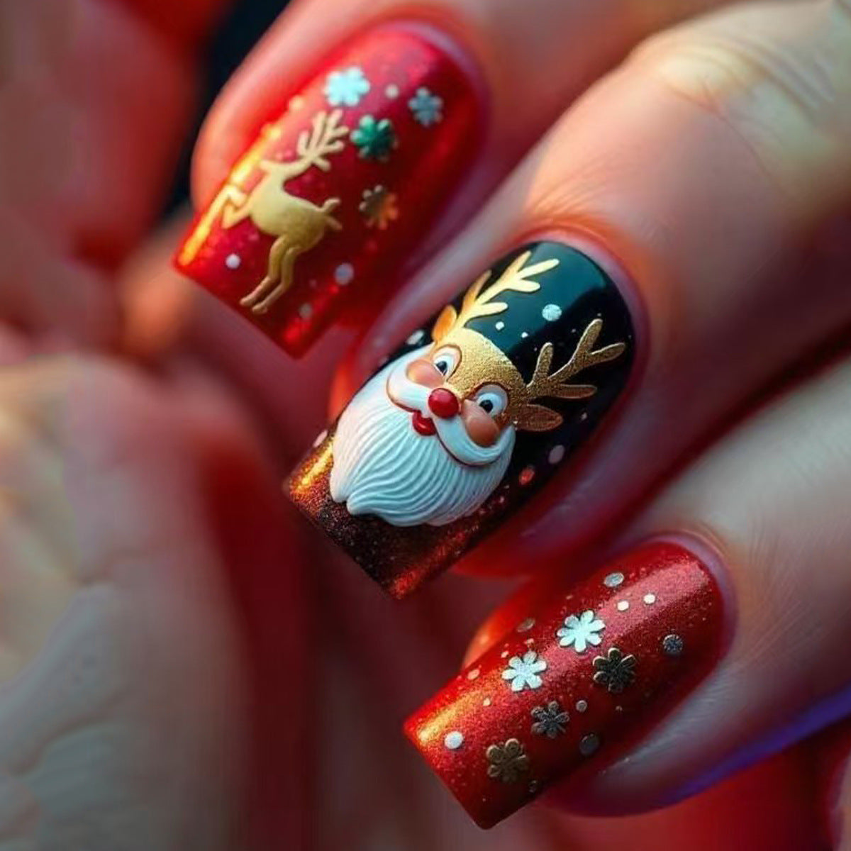 Kreative Kunstnägel mit Festlichem Weihnachtsmotiv Brehn