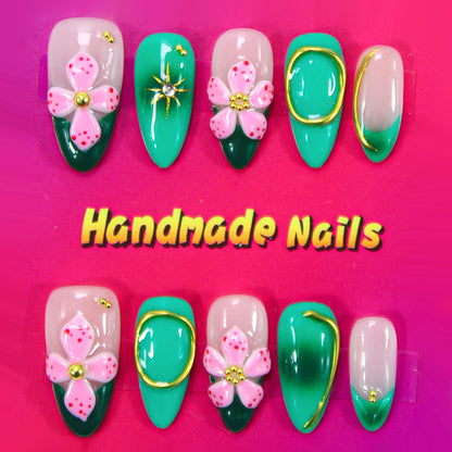 Künstliche Fingernägel mit floralen Akzenten und Glitzerverzierungen Brehn