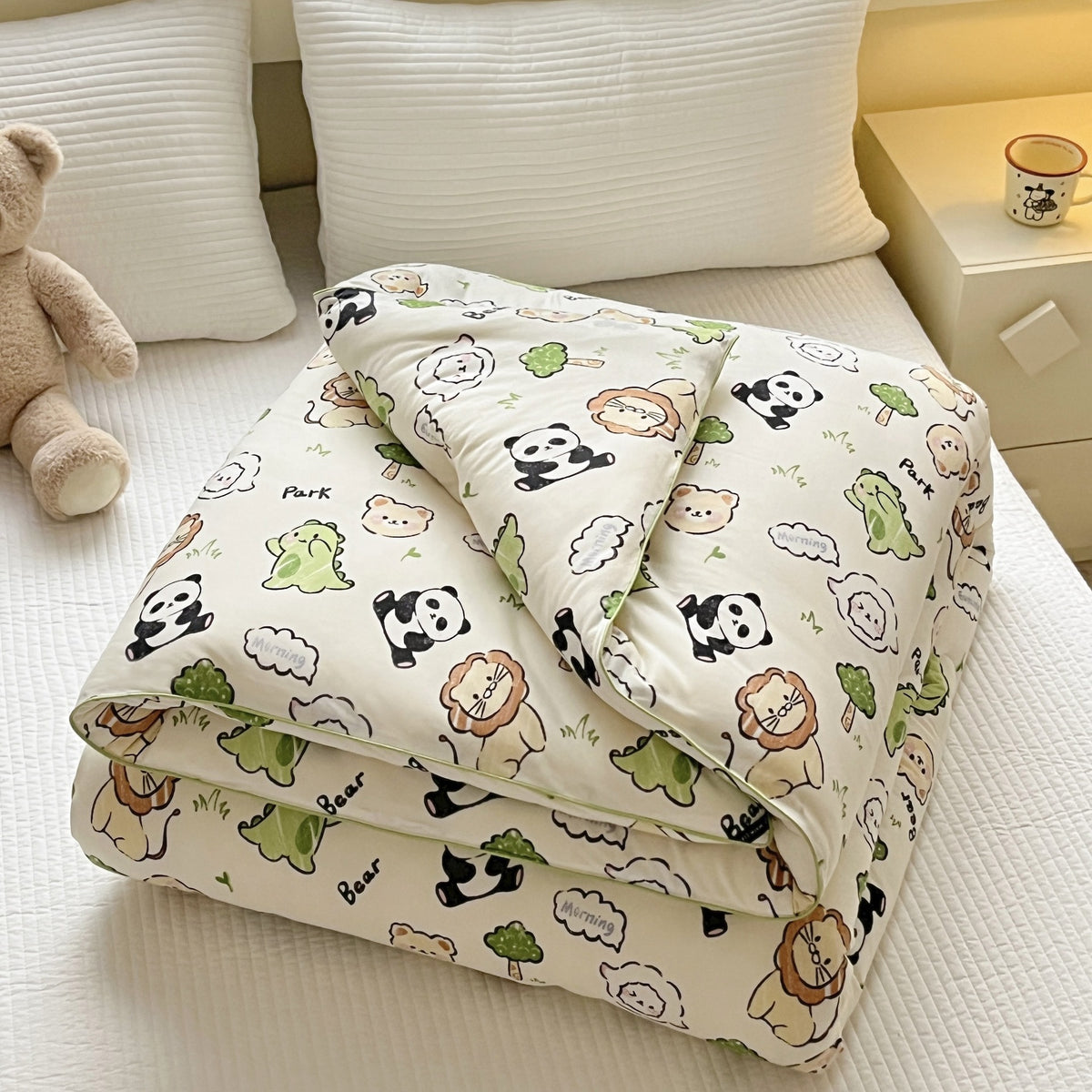Kinder-Bettwäscheset mit niedlichen Tiermotiven und gesteppter Decke