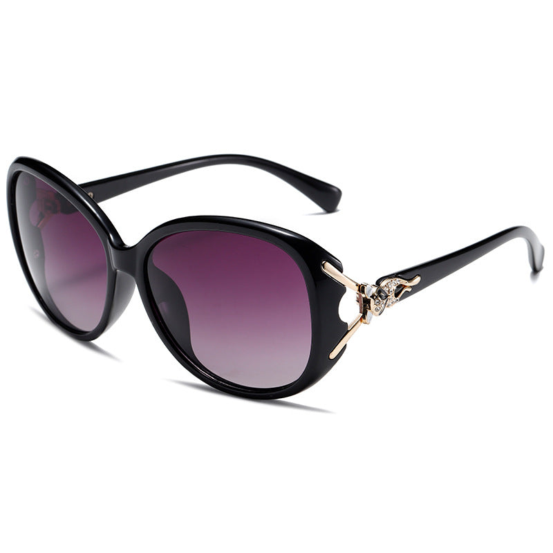 Damen Modische Sonnenbrille im eleganten Design mit auffälligen Verzierungen Brehn
